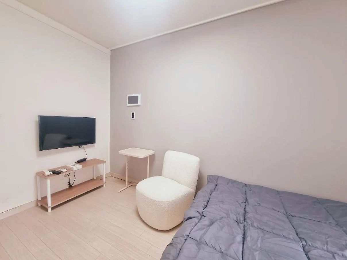 Aparthotel The House Of Gangnam 06 1 Minute From Shin Nonhyeon Station Seúl